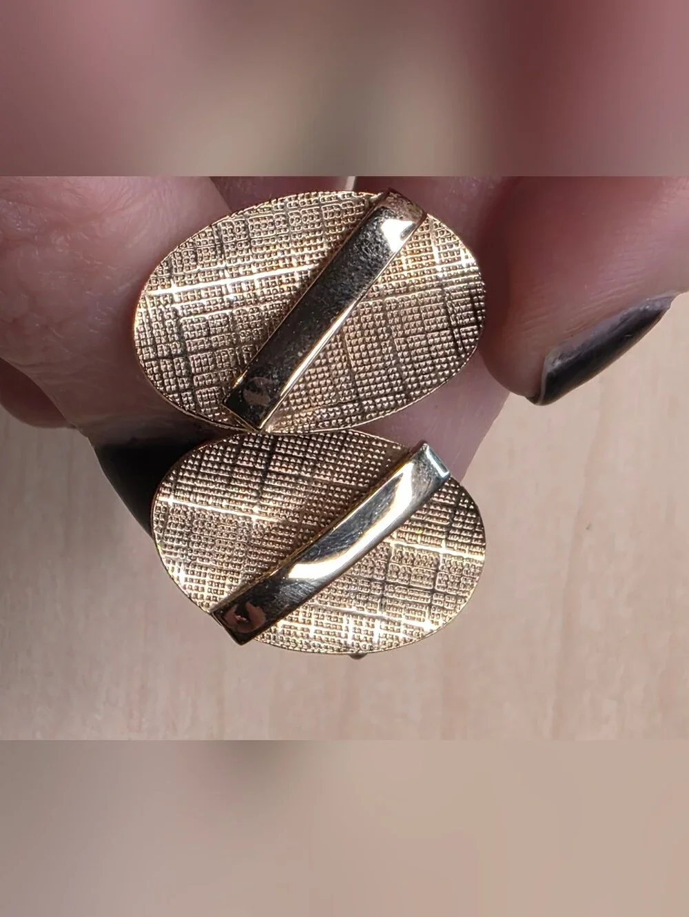 Vintage Gold Tone Oval Textured Cufflinks Mid Century Modern Geometric